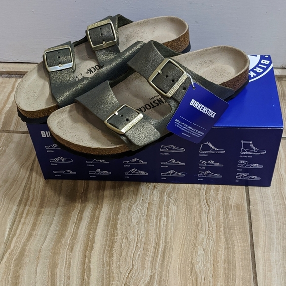 Birkenstock Arizona Slide Gold sandal - Picture 8 of 9